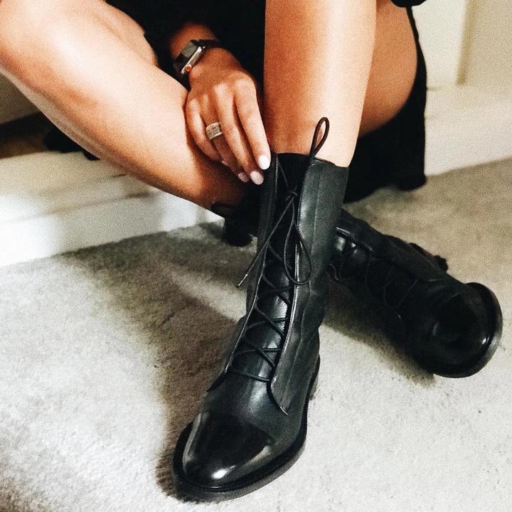 ORINETHIA – ELEGANT LEATHER HEELED BOOTS