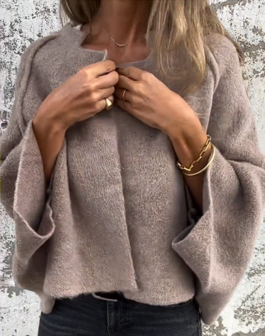 MAELIS – NEUTRAL DRAPED KNIT TOP